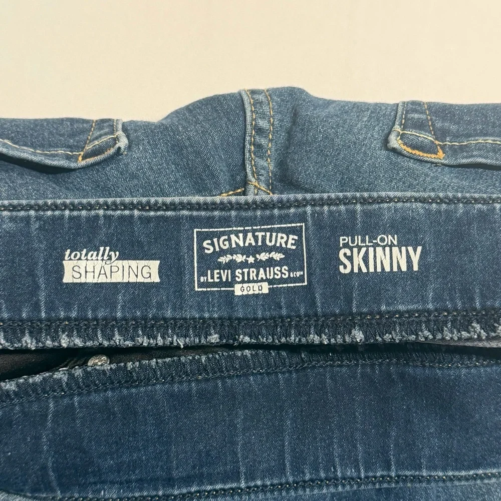 Levi’s Signature Gold Dark Blue Pull On-Skinny Jeans-Mid Rise-Shaping-Size 12L - Picture 6 of 14